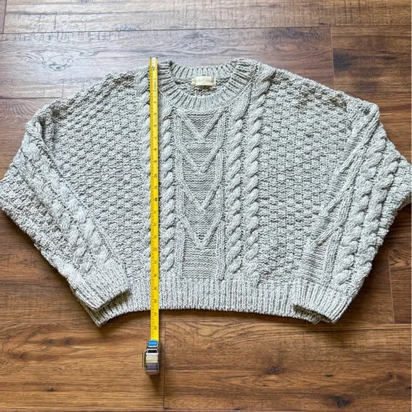 Altar’d State Women’s Gray Chunky Cable Knit Long Sleeve Sweater Size Medium - Picture 6 of 9